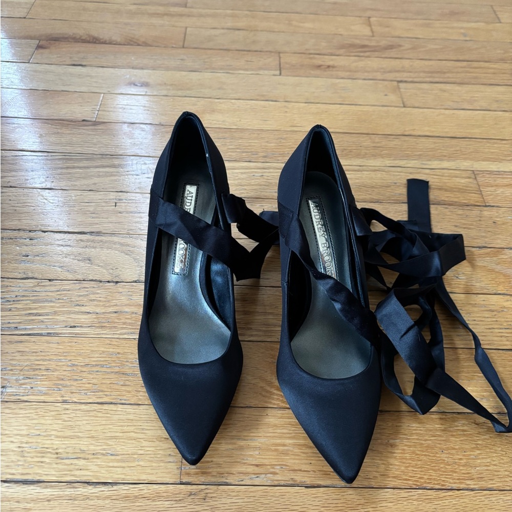 Audrey Brooke Black Heels with Elegant Design